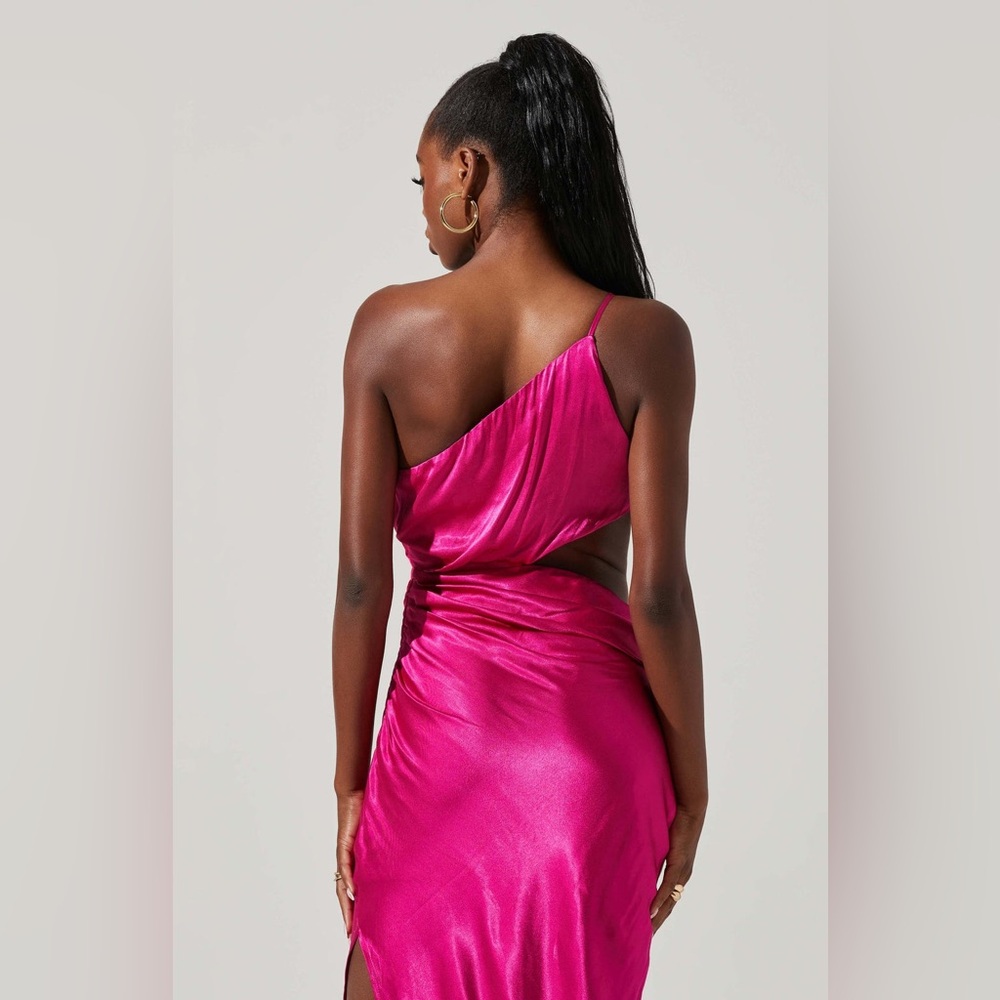 ASTR the Label Martina Dress in Fuchsia - Picture 3 of 11